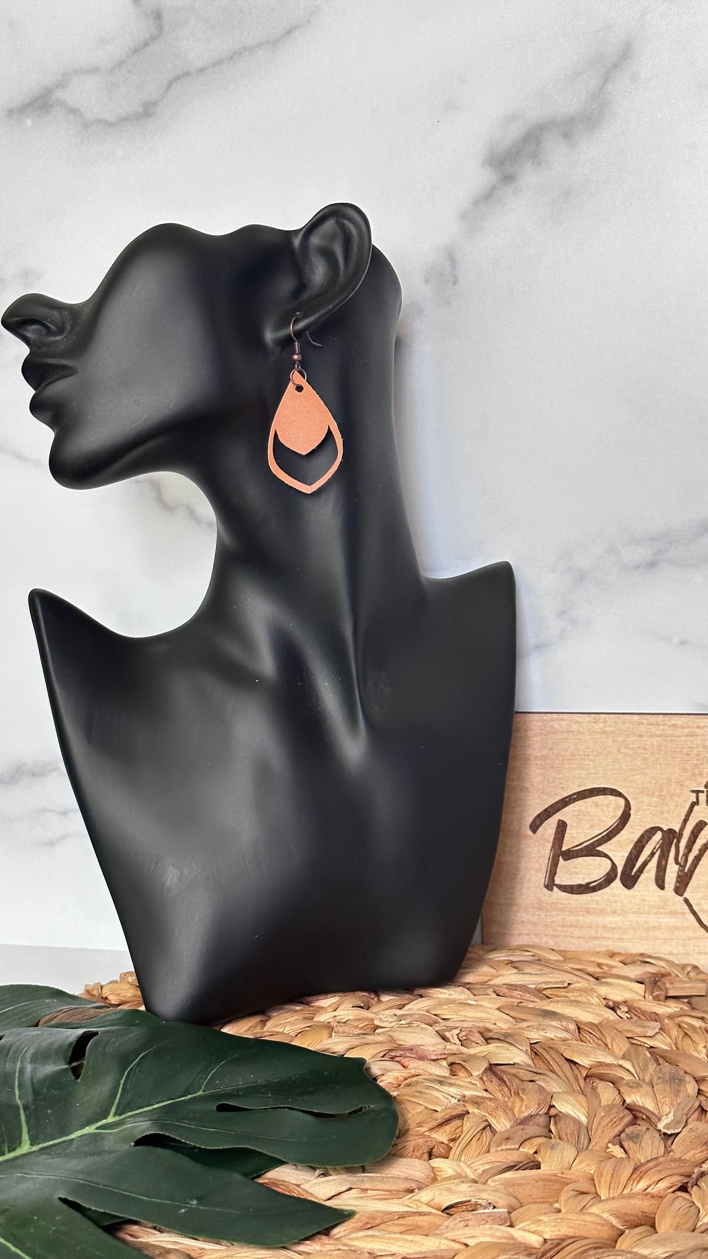 Cognac curved faux leather earring.